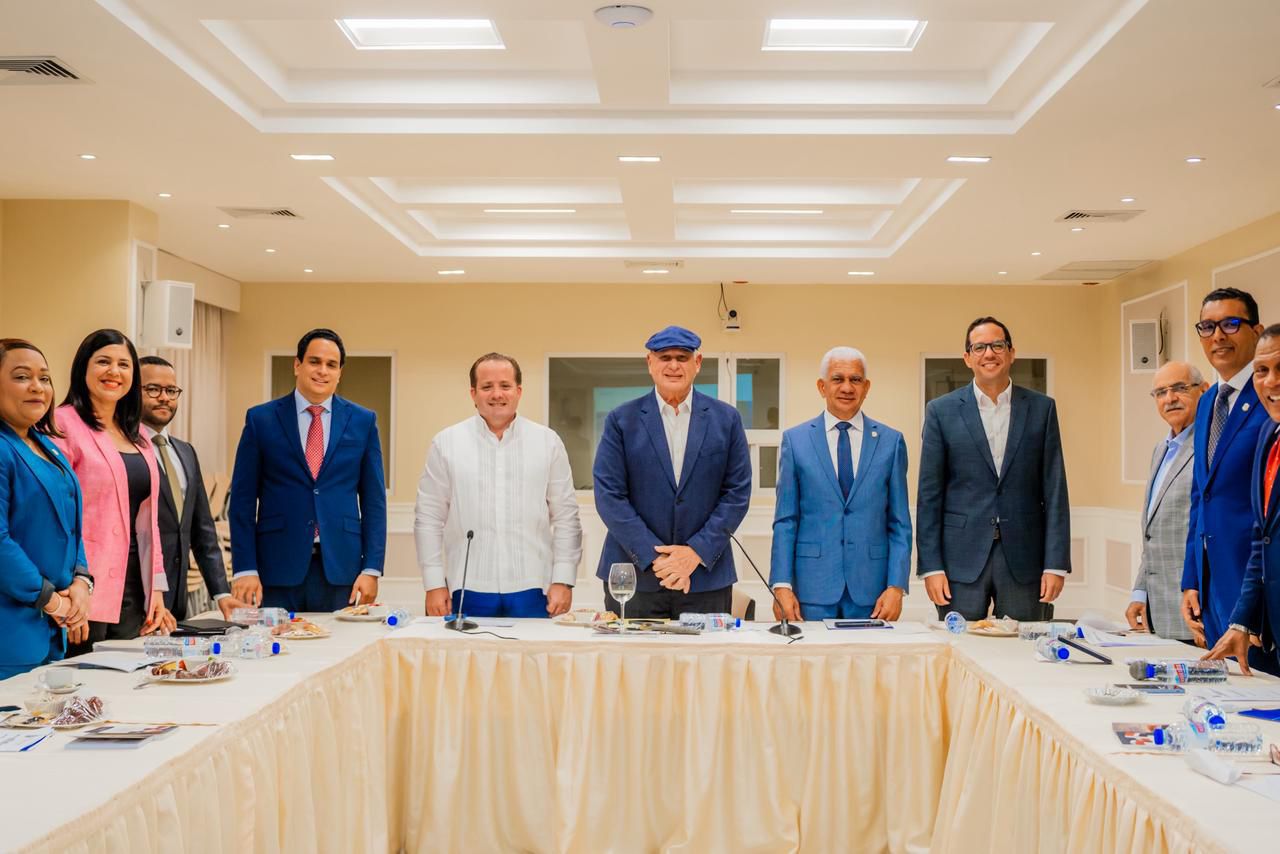 paliza participa en comision que estudia ley contra financiamiento ilicito