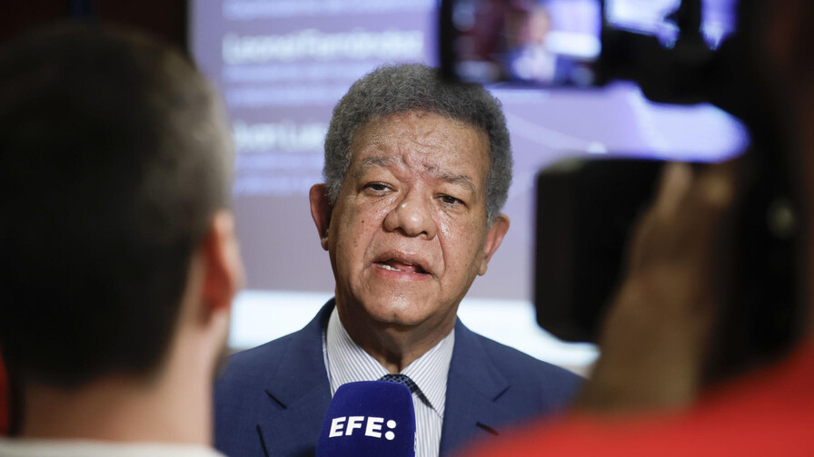 Leonel aplaza decisión sobre candidatura de 2028 y destaca fortaleza de la Fuerza del Pueblo. encuentro "iberoamérica ante el nuevo orden mundial" en la universidad autónoma
